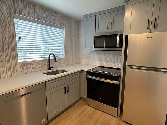 3rd image of 4629 W Catalpa Dr