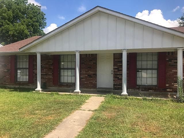1st image of 208 Chaumont Dr