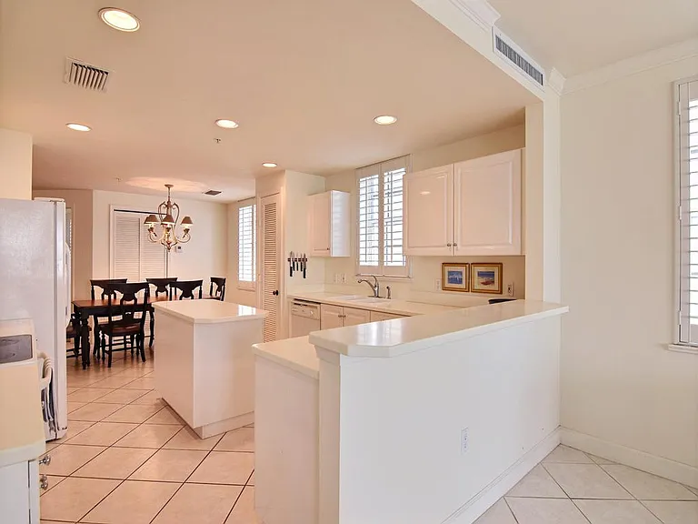 940 Turtle Cove Ln #210 — Photo 10