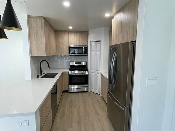 5th image of 11748 Dorothy St #4