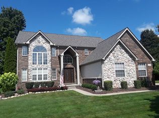 33 Spring Lake Dr, Oxford, MI 48371