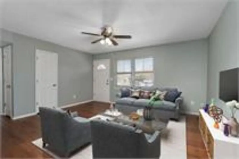 2 bed, 1.0 bath, 750 sqft, $1,150 — Photo 1