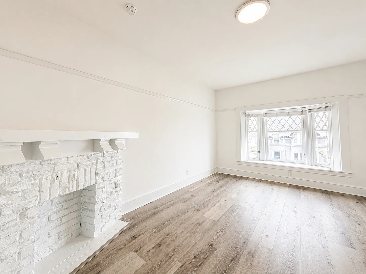 Spacious 2BR/2BA + Private Office (Guest room) with In-Unit Laundry Near Hayes Valley — Photo 2
