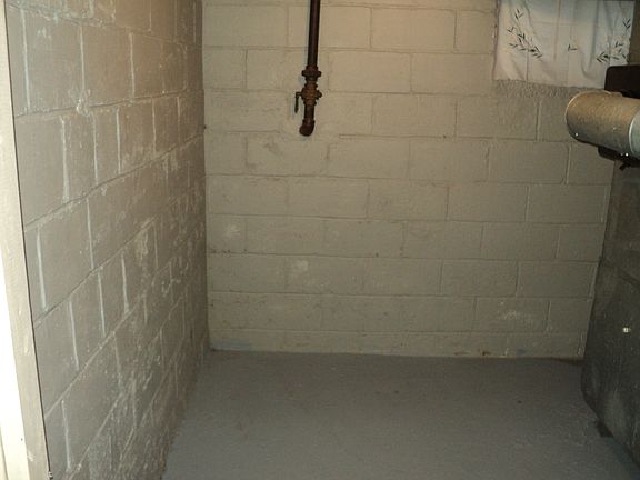 utility rm has furnace/
wtr
