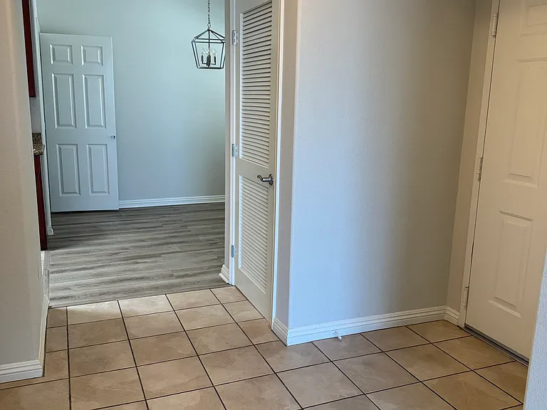 10616 Moorpark St #304 — Photo 13