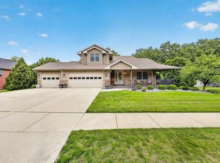 3212 Rockport Park Dr, Janesville, WI 53548