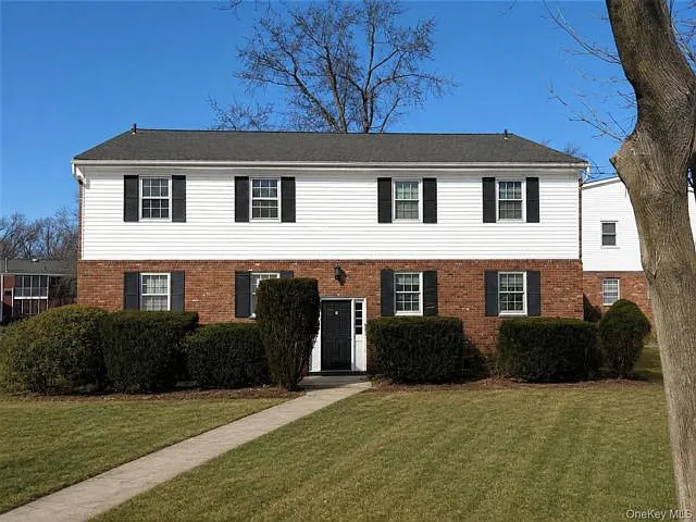 7 Essex Ln #B3