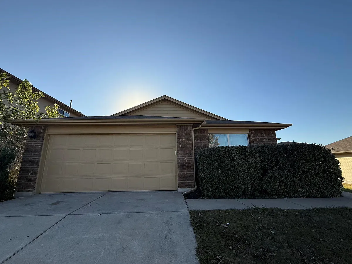 Building Photo - 18017 Busby Dr