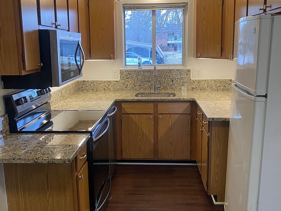1st image of 42580 Plymouth Hollow Dr #1