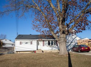 171 Claywood Dr, Brentwood, NY 11717