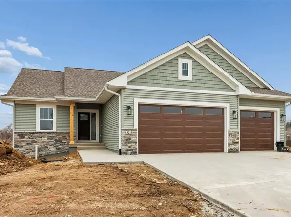 3215 Sunflower St, Ely, IA 52227