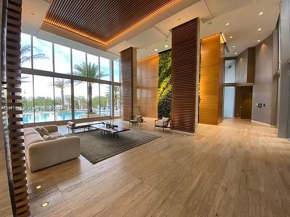 3rd image of 16385 Biscayne Blvd Unit 2604