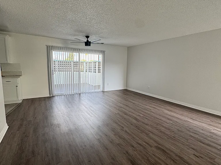 Hillside Plaza Apartments — Photo 13