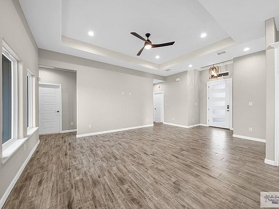 3rd image of 326 Janet Cir S