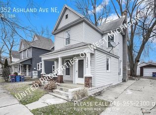 1352 Ashland Ave NE, Grand Rapids, MI 49505