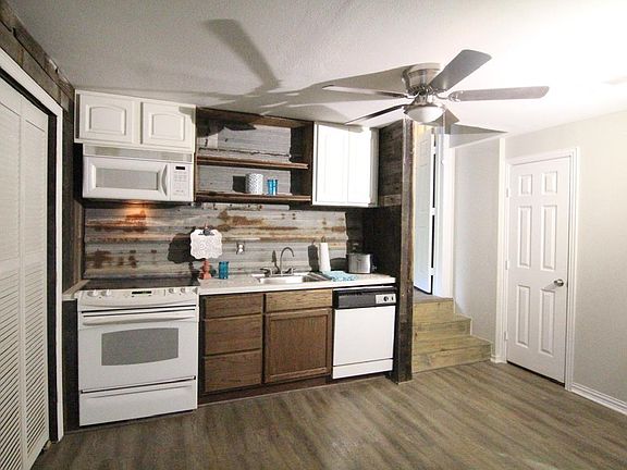 3rd image of 4002 Winfield Ave