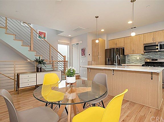4th image of 1427 N Prism Dr