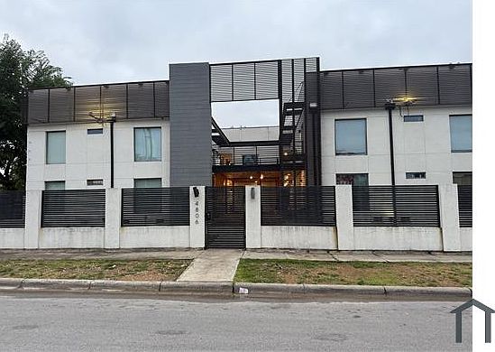 3rd image of 4806 Virginia Ave #104