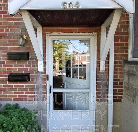 2nd image of 594 Rosemont Ave Unit B