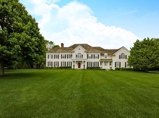 371 Midlock Rd, Fairfield, CT 06824