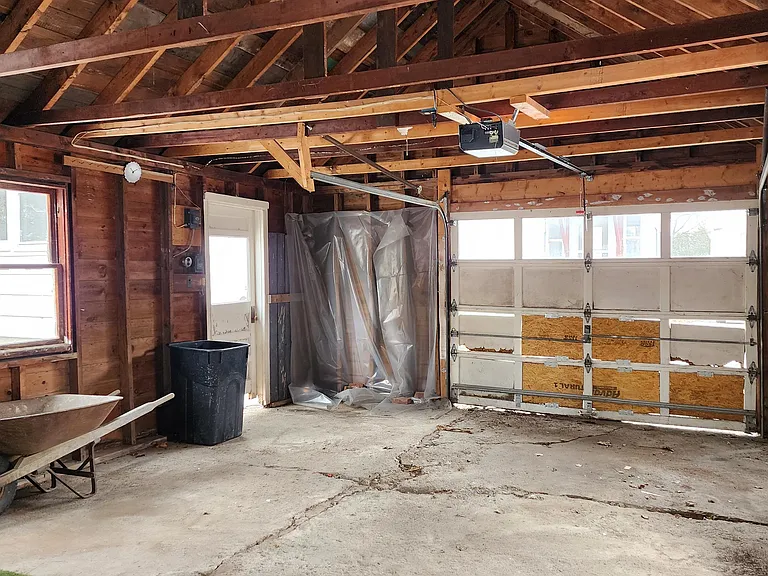 281 Wilson St — Photo 11