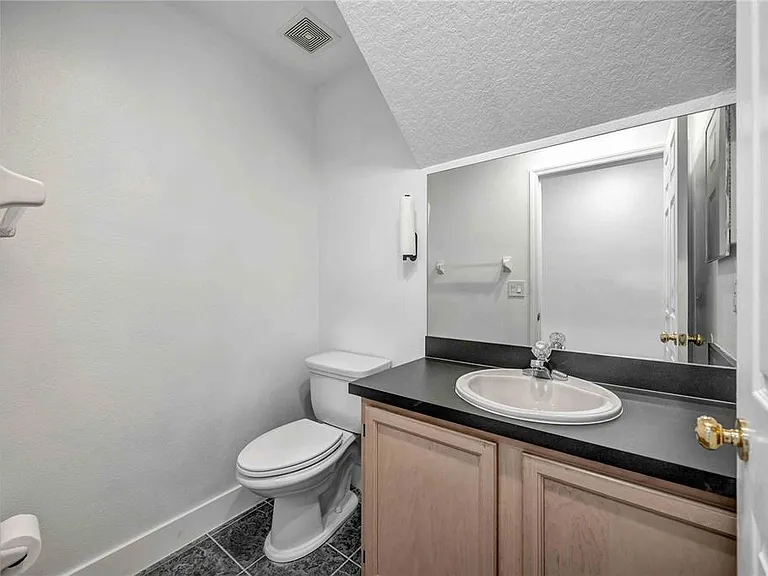 727 Kensington Lake Cir — Photo 13