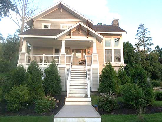 Front of house facing lake!