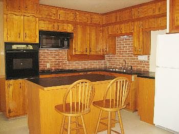3rd image of 110 Wood Cir