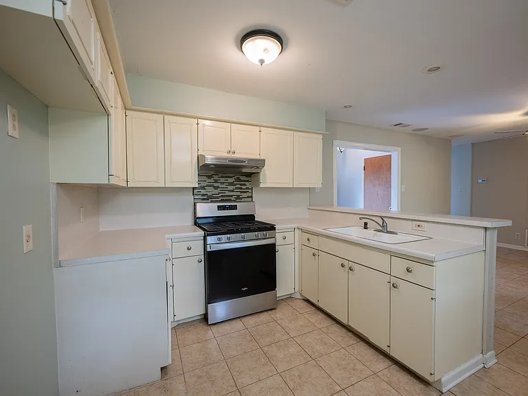 6614 Peachtree Dr — Photo 9