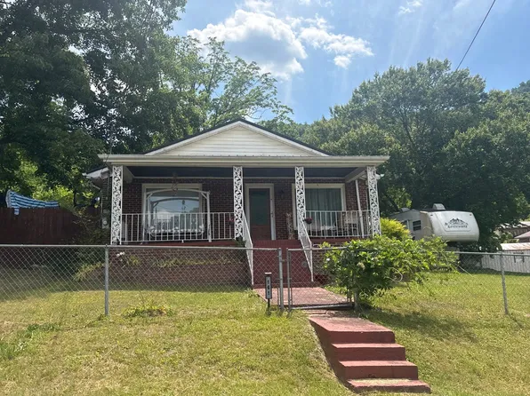 161 W 5th St, Elkhorn City, KY 41522
