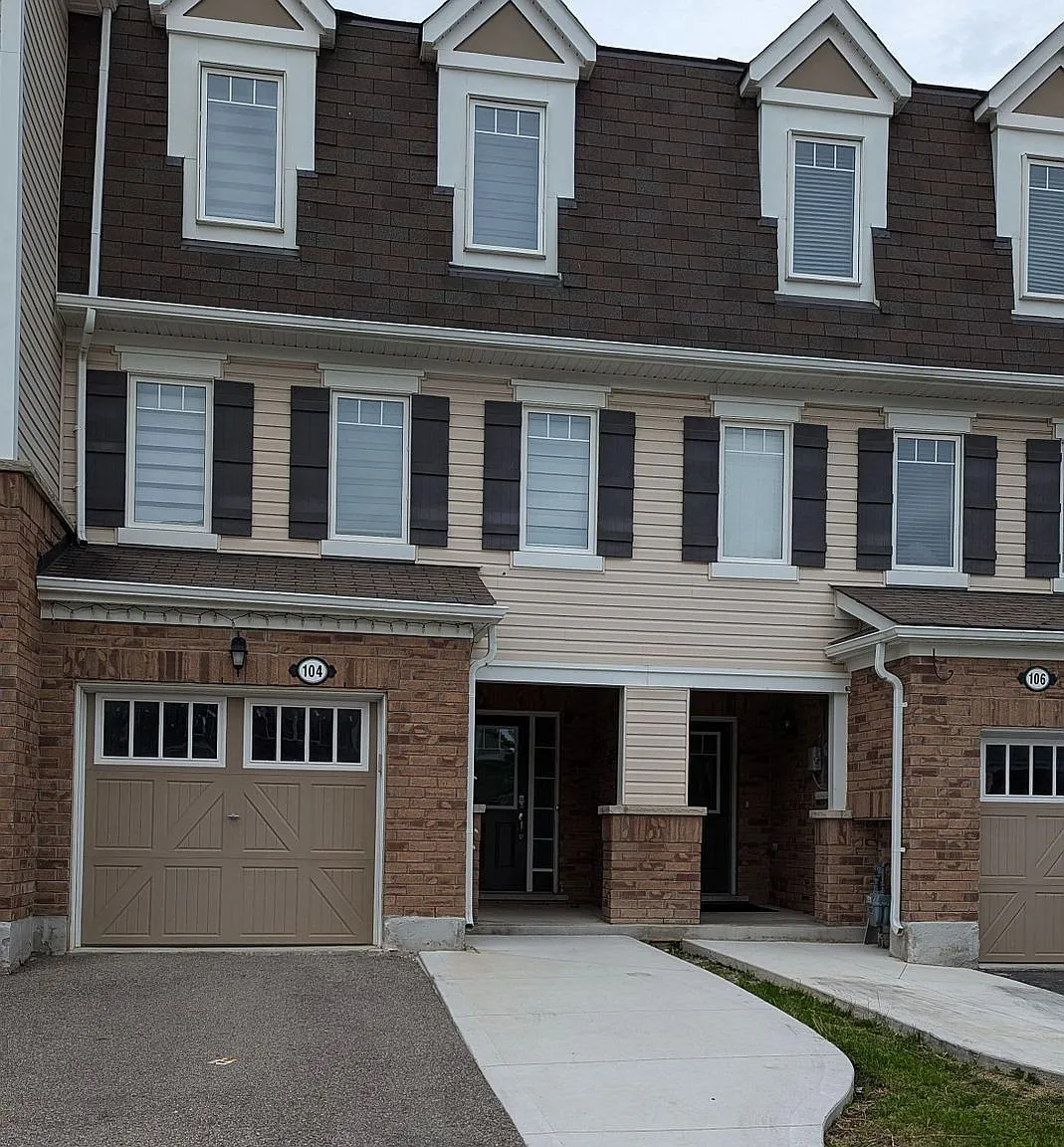 4 bed, $2,950 — Photo 1