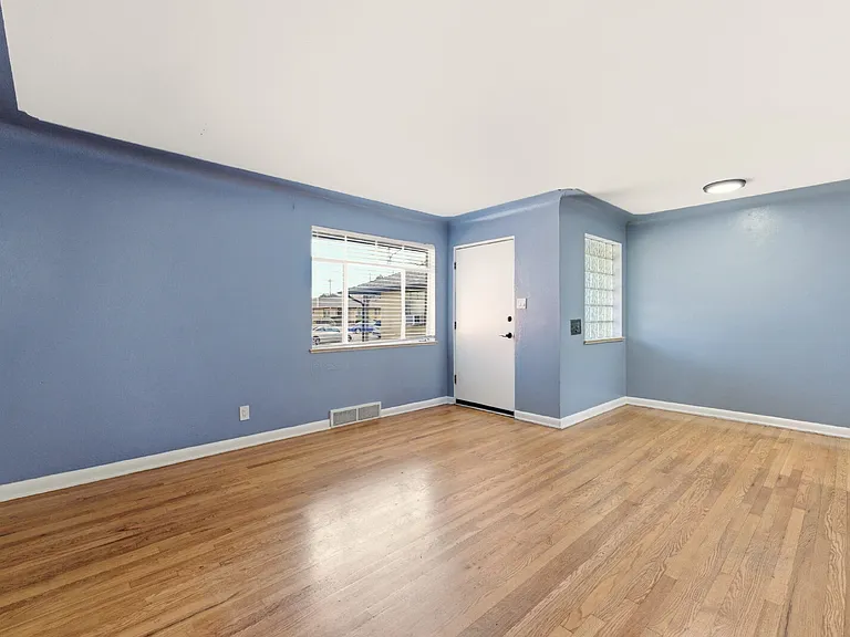 3525 N Hudson St — Photo 4