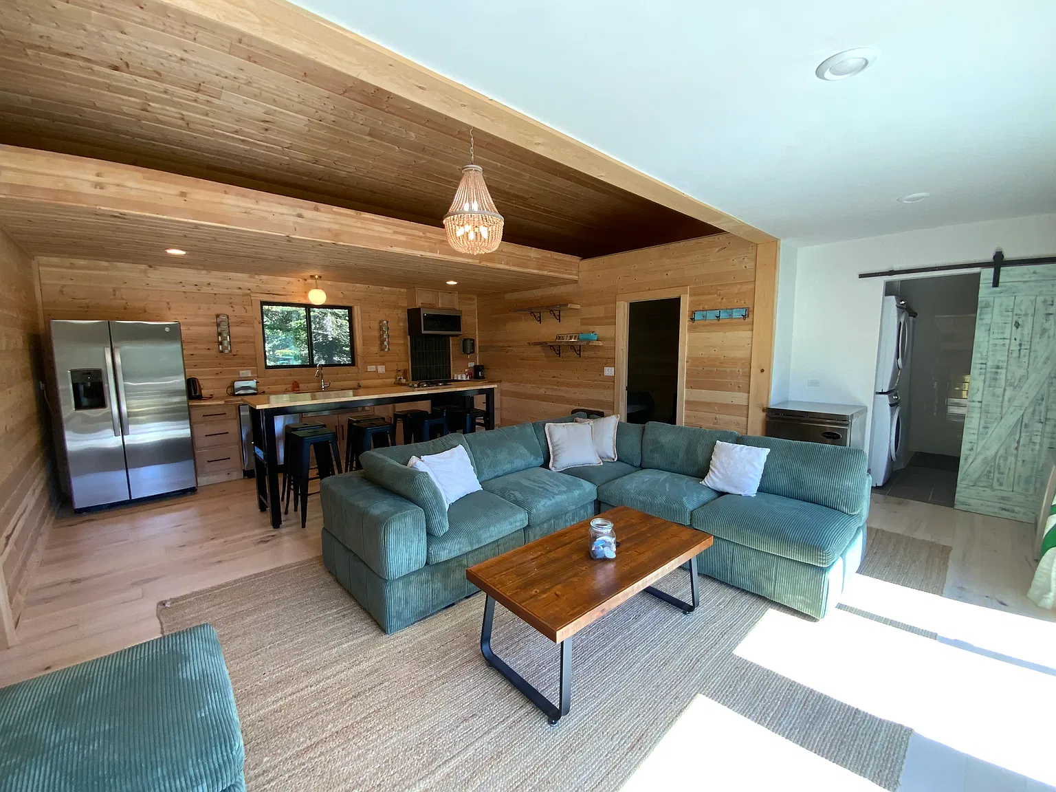 2 bed, 1000 sqft, $2,400 — Photo 2