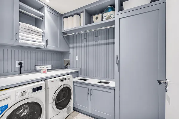 Sold by R New York | media 20