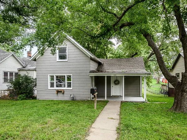 1207 S 2nd St, Leavenworth, KS 66048