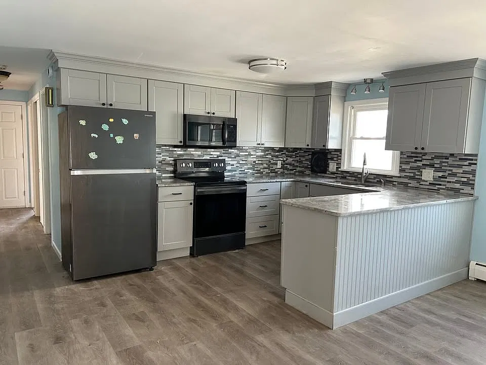 3 bed, 1350 sqft, $2,700 — Photo 2
