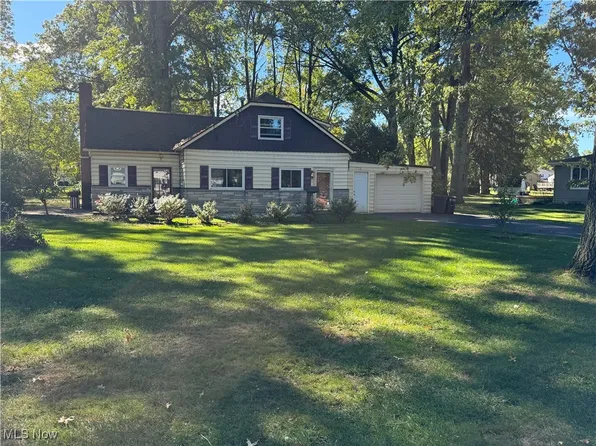 715 Crestview Dr, Youngstown, OH 44512