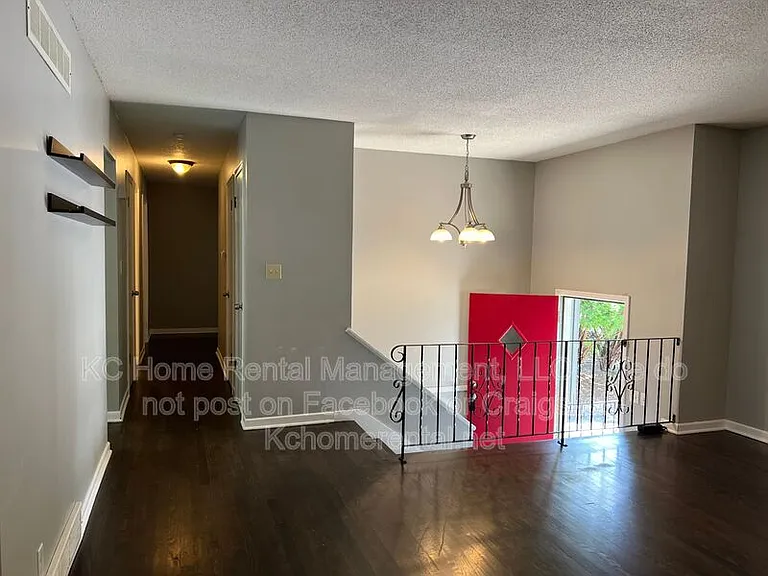 6708 W 71st Ter — Photo 11
