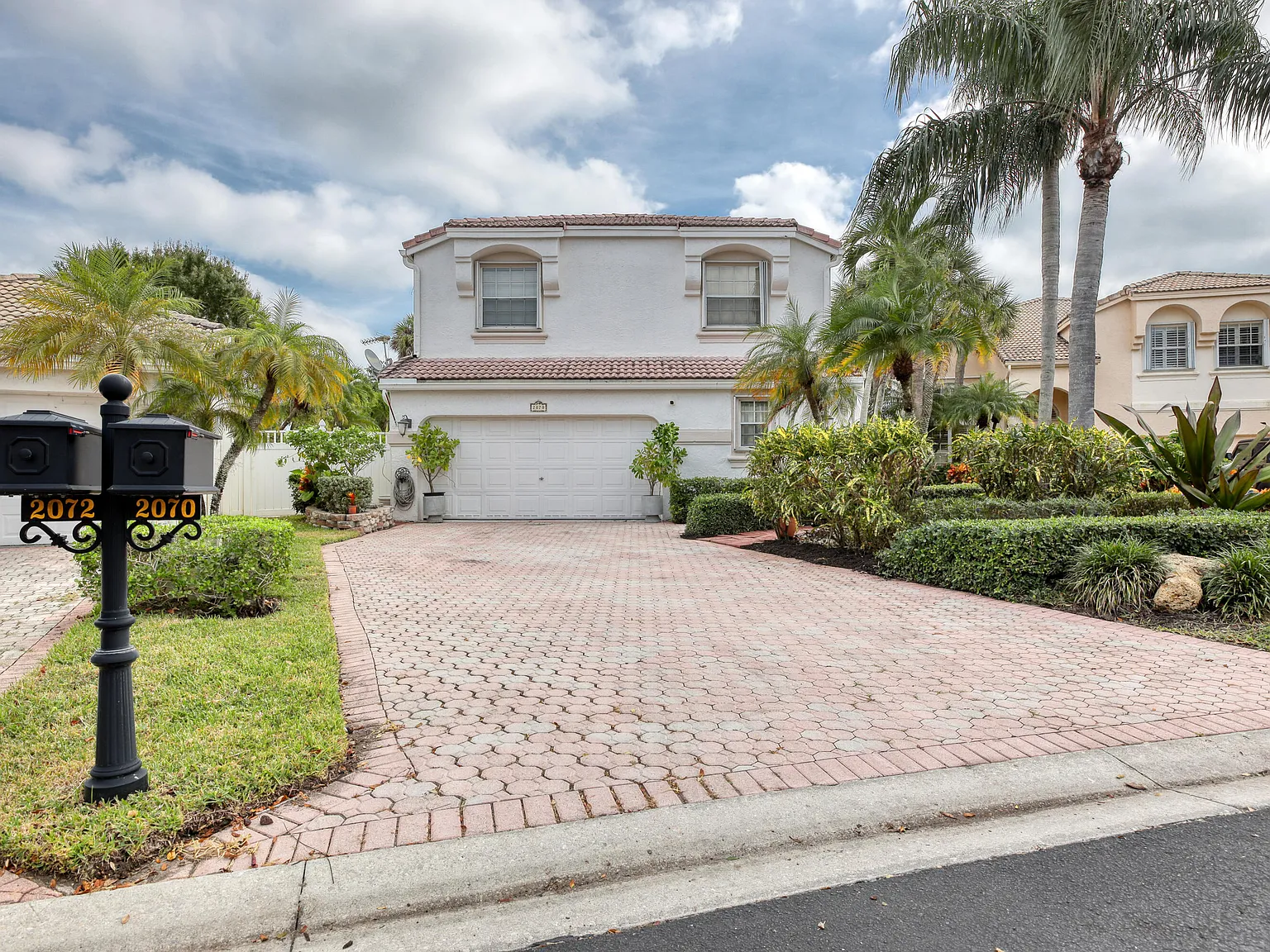 5 bed, 3.5 bath, 3231 sqft, $6,500 — Photo 2