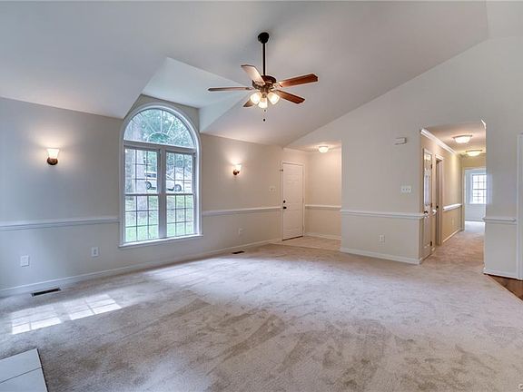 5th image of 601 Brighton Dr
