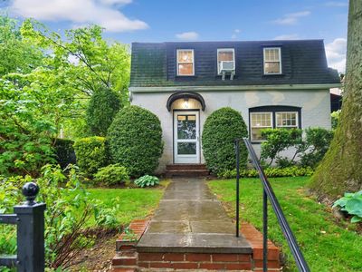 19 Barstow Road #G, Great Neck, NY, 11021
