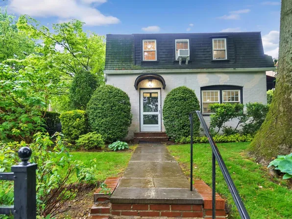 19 Barstow Road #G, Great Neck, NY 11021