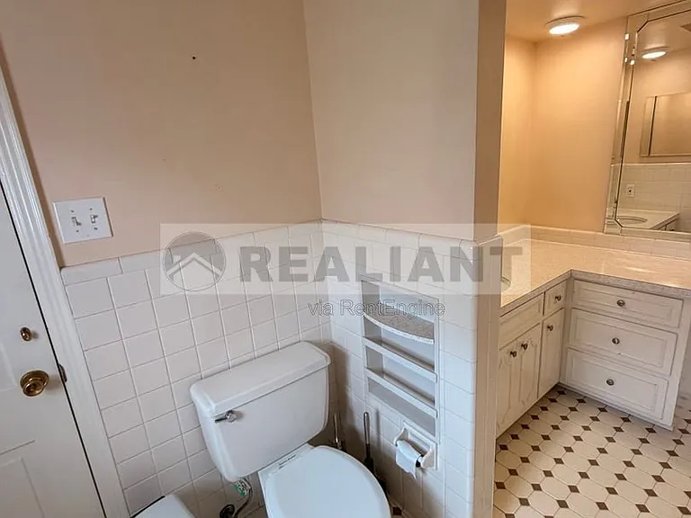 2039 Fontaine Rd — Photo 11