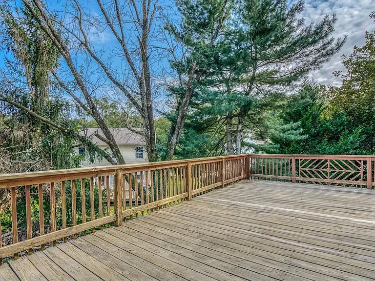9909 Maidbrook Rd — Photo 30