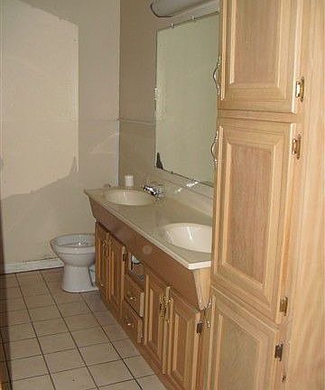 3rd image of 3731 Woodland Ave
