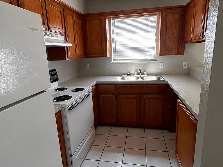 Las Violetas Apartments — Photo 50