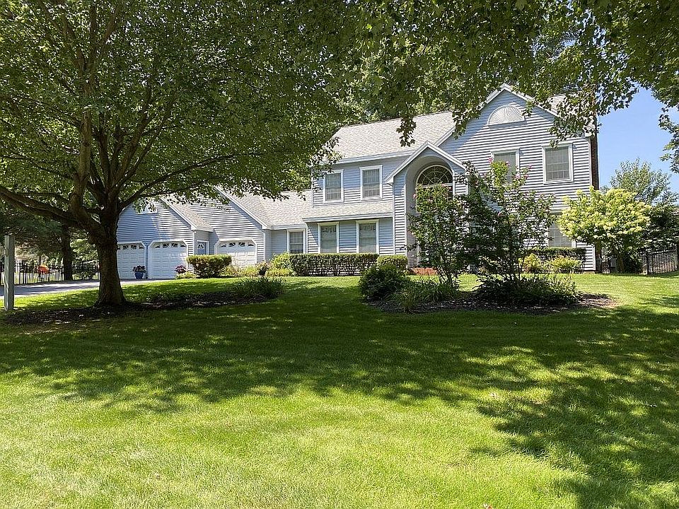 1st image of 22 Sandalwood Dr