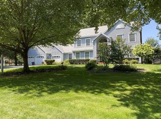 22 Sandalwood Dr, Clifton Park, NY 12065