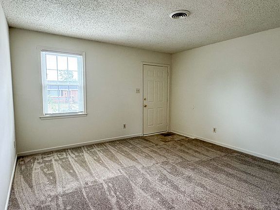 4th image of 320 Kent Ave