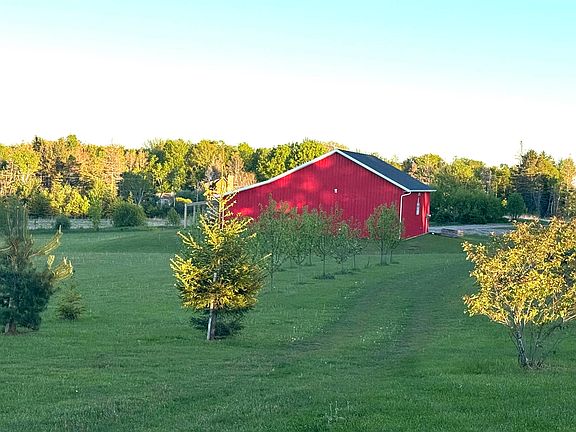 5th image of 584 Riverdale Rd